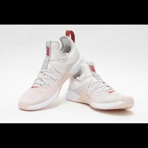 Nike Sneakers - brand new!